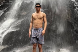 华体会app-大秀肌肉！林葳晒出多张个人近照 腹肌十分抢镜